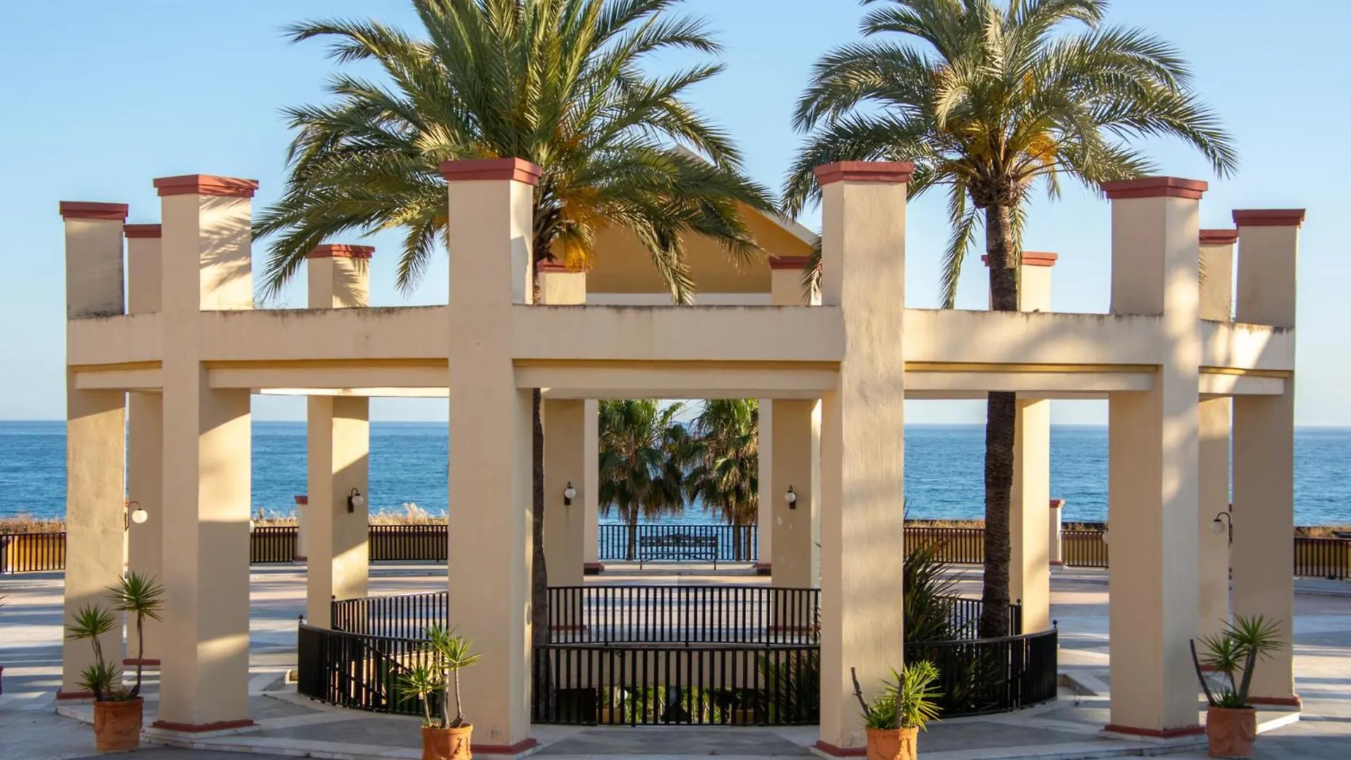 The Marbella Beachfront Gem 0*,  España