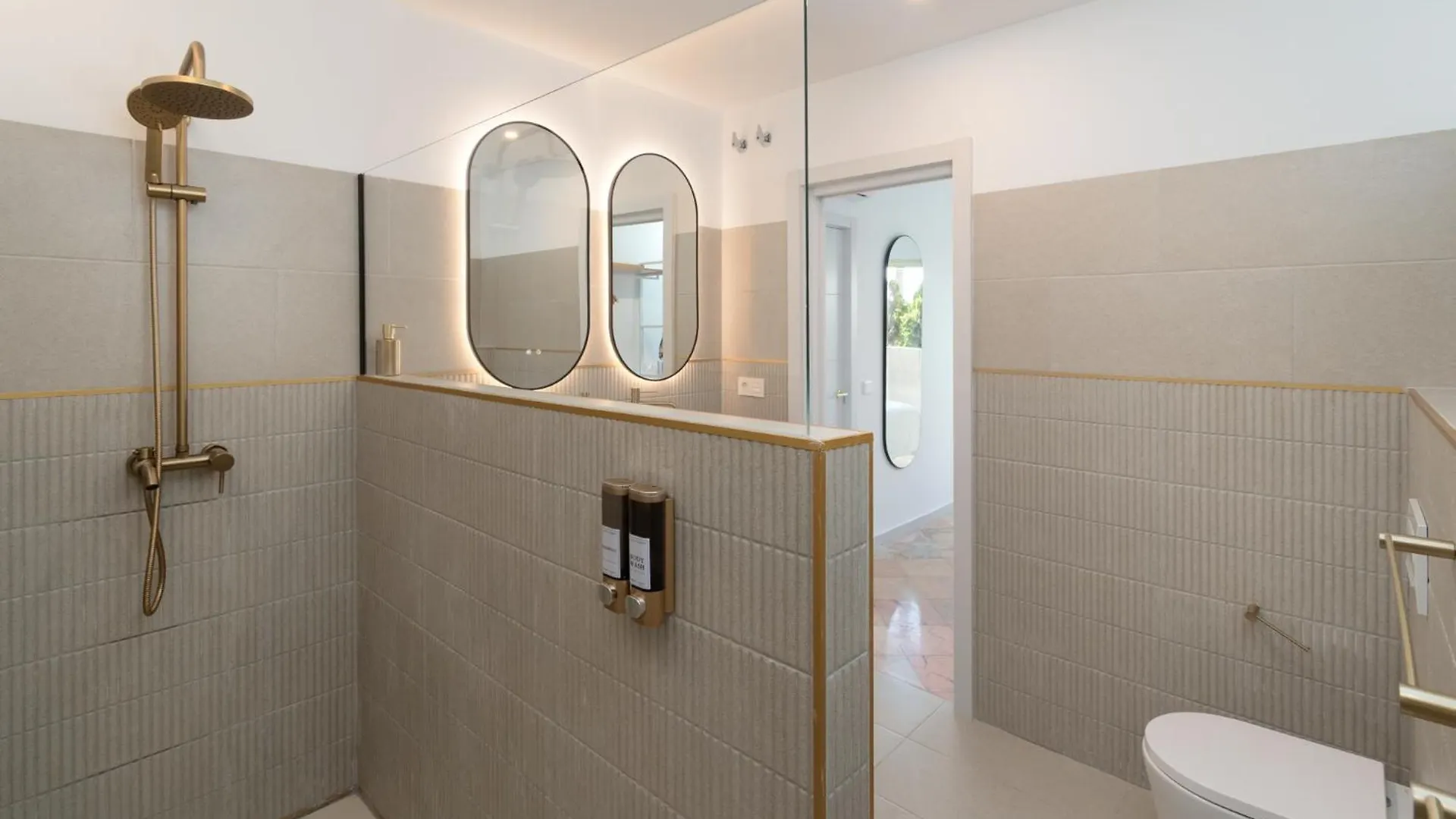 The Marbella Beachfront Gem Apartamento